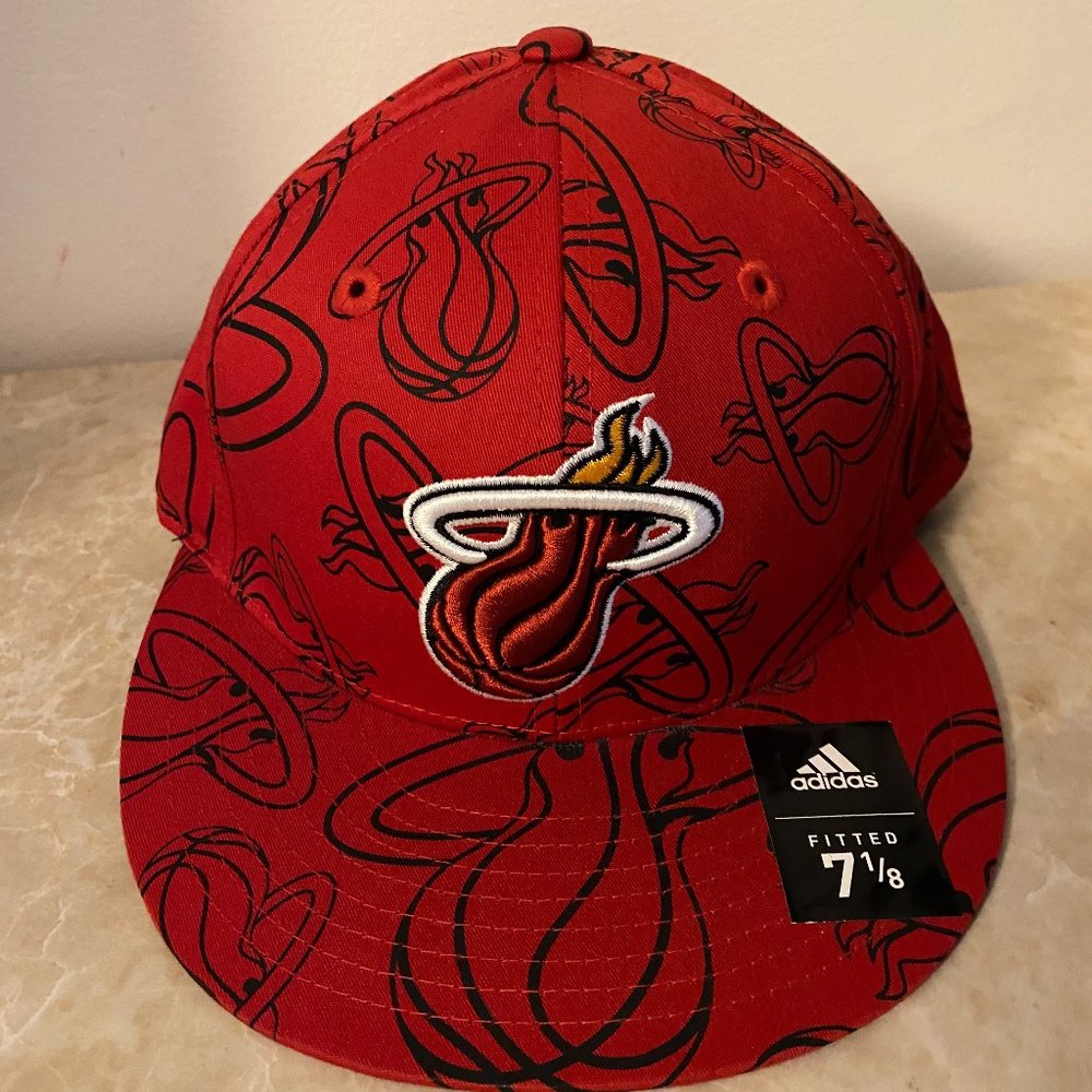 Adidas miami Heat fitted cap 7 1/8